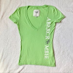 Abercrombie & Fitch green graphic v-neck tee sz XS